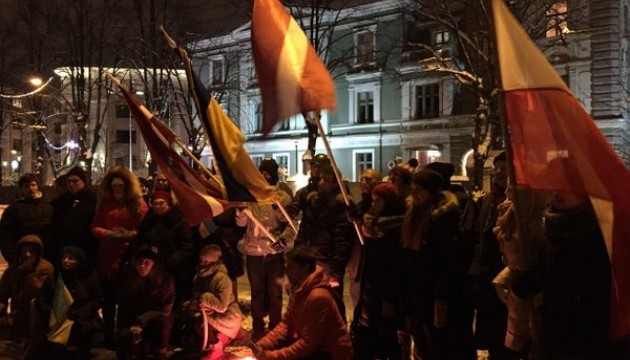 У країнах Балтії пройшли акції на підтримку України У країнах Балтії пройшли акції на підтримку України