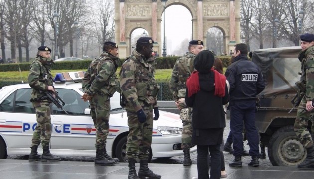 Франція дає більше влади поліції і судам
