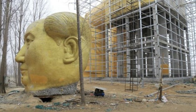 У Китаї «декомунізували» 37-метрового Мао