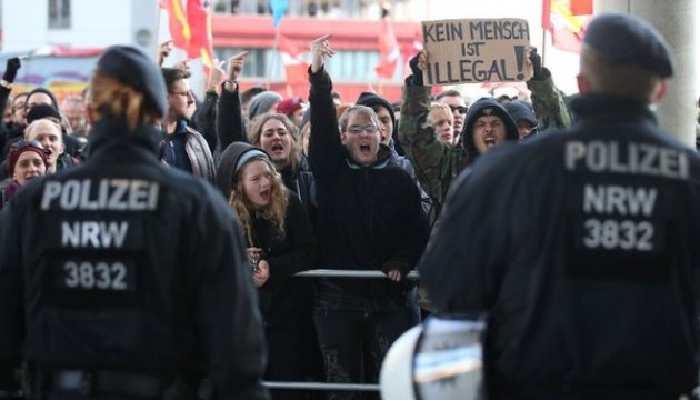 Демонстрації в Кельні: праві, антифашисти і жінки