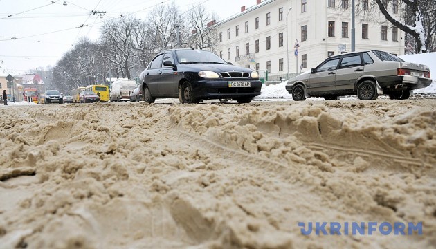 Київ завтра засніжить - вантажівки можуть у місто й не пустити