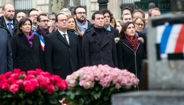 Олланд посадив дуб в пам’ять про жертв терактів