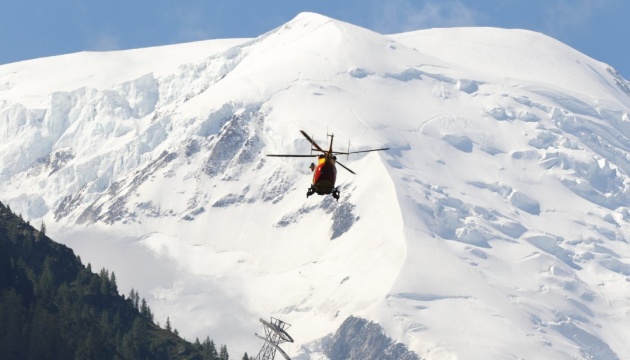 Рекордний снігопад в Італії: туристів евакуйовували гелікоптерами
