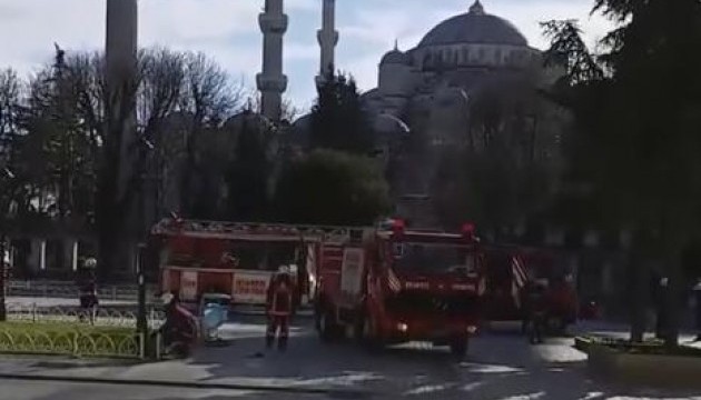 У центрі Стамбула стався вибух, є поранені