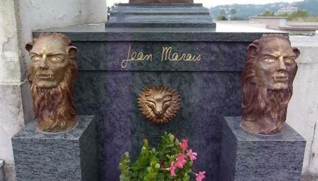 У Франції познущалися з могили Жана Маре