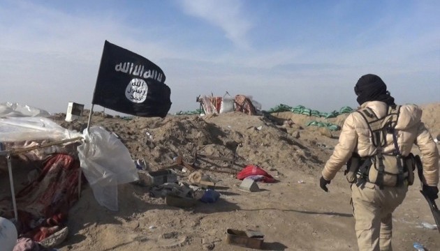 Коаліція скинула бомби на військовий склад і нафтові свердловини ІДІЛ