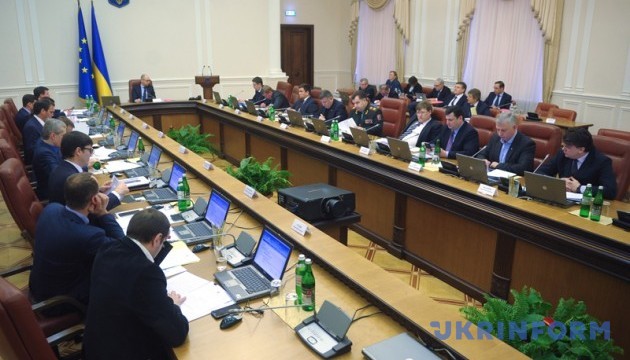 Яценюк не готовий жертвувати міністрами заради збереження уряду