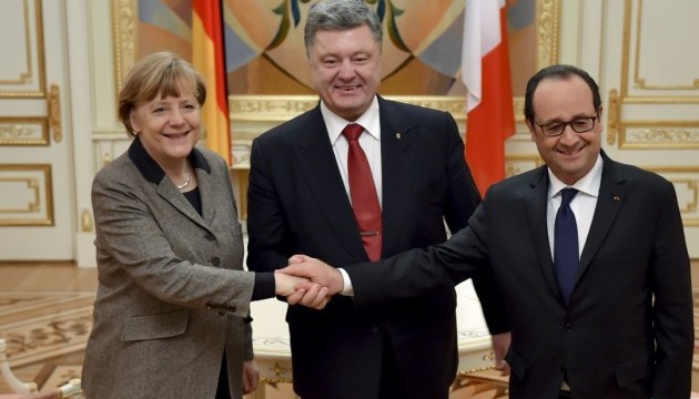 Порошенко обговорив з Меркель і Олландом виконання мінських угод