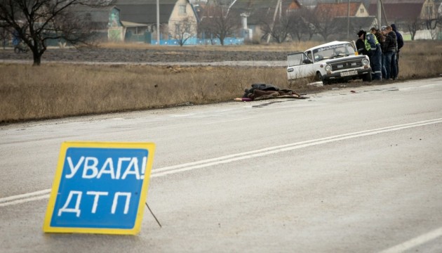 Passenger minivan drives on explosive device in Maryinka district – four people die