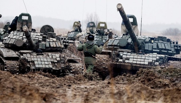 Росія зосередила на кордоні з Україною майже 35 тисяч військових