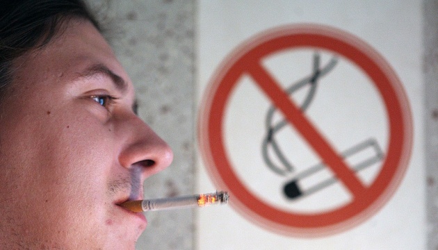 В Украине курит около 15% молодежи - представитель ВОЗ