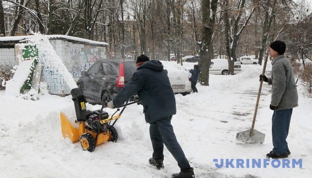 У Києві за неприбраний сніг оштрафують понад 400 підприємств