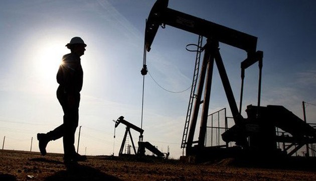 Нефть дешевеет даже на фоне введения санкций США против Ирана
