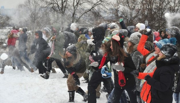 Київська молодь влаштувала снігову битву