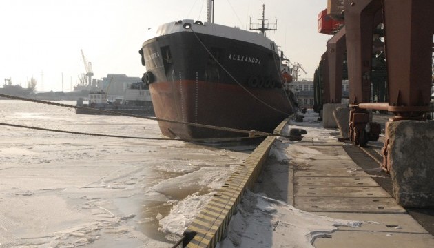Через негоду 10 портів в Україні працюють з обмеженнями