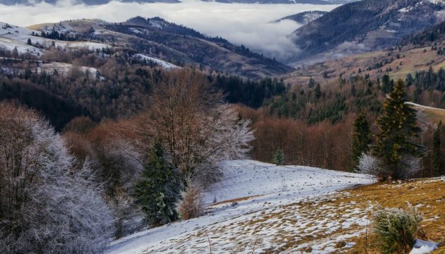 Snow hits Carpathian Mountains in Western Ukraine