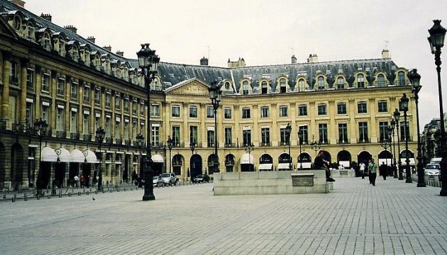 У центрі Парижа горить фешенебельний готель Ritz Carlton 