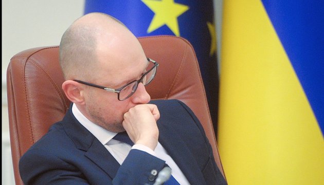 Yatsenyuk convenes stability council’s meeting to discuss hryvnia 