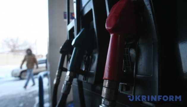 Бензин А-95 на автозаправках Київщини коштує від 22,90 до 26,99 гривні