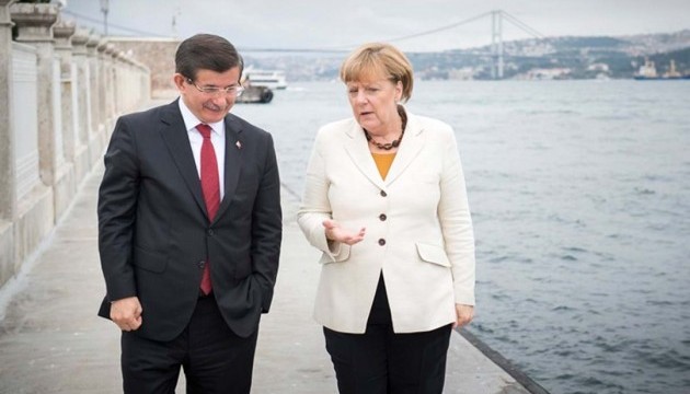 Німеччина почне в понеділок приймати біженців з Туреччини