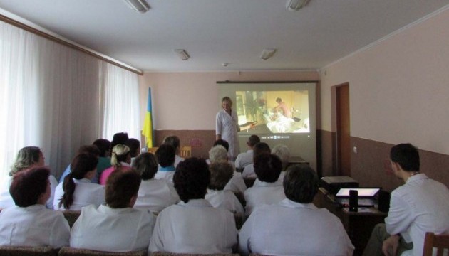 Німецькі медсестри навчать українських колег доглядати старих людей