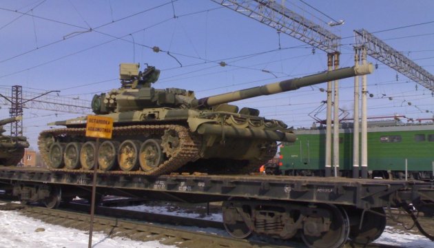 Росіяни пригнали до Луганська 24 танки