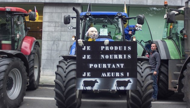 У Францї страйкують і фермери - перекрили 15 доріг
