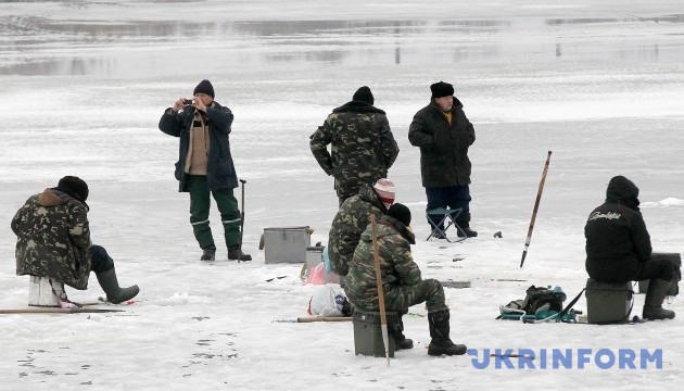 Рятувальники зняли з криги 12 рибалок на Каховському водосховищі