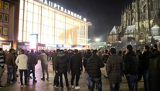 Німецька поліція в новорічну ніч затримує підозрілих сотнями