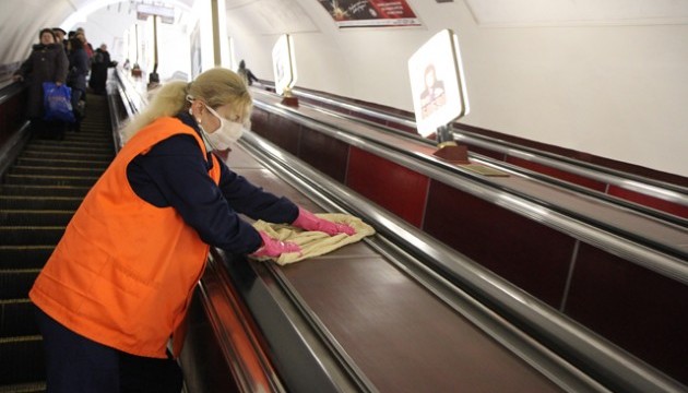 У київському метро проводять дезинфекцію проти грипу