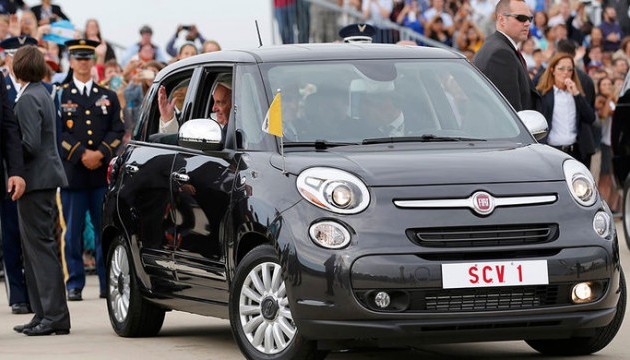 Скромний Fiat Папи Франциска пішов з молотка за рекордні гроші