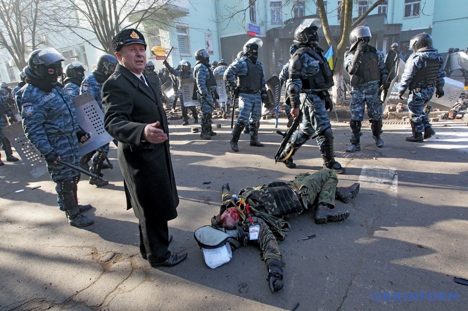 Сколько беркутовцев погибло. Внутренние войска Украины на Майдане. Беркут Украина Майдан на Украине в 2014.