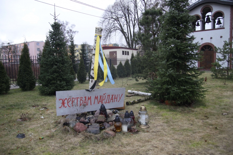У Польщі вандали знищили хрест, встановлений у пам'ять про Героїв Майдану - фото 3
