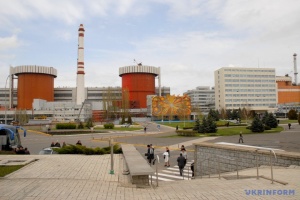 俄罗斯人向乌克兰南部核电站开火——导弹落在离核反应堆仅有300米处