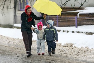 В Україні у неділю хмарно, з дощами та снігом