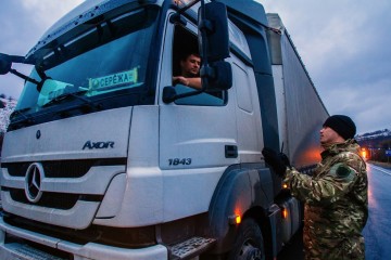 На Житомирщині зупинили три фури зі львівським сміттям