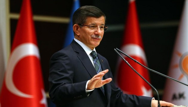 Давутоглу підтвердив: туркам скасують візи в ЄС до кінця червня