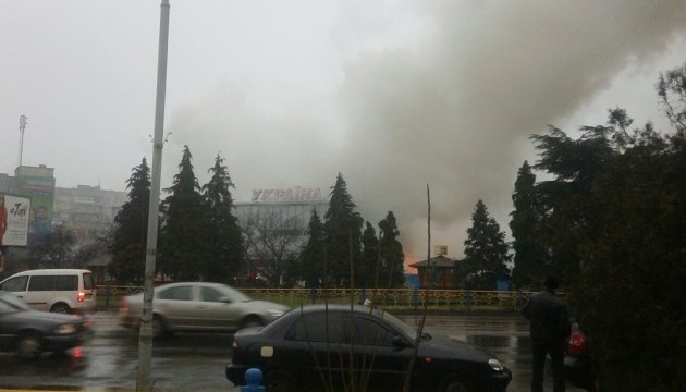 Kaufhaus „Ukraine“ brennt in Uschhorod