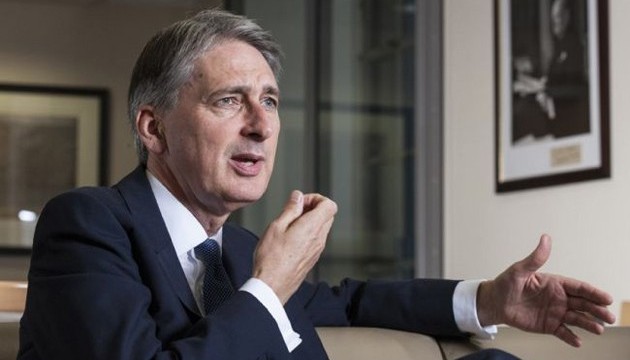 Hammond: Russland bewegt sich in entgegengesetzte Richtung von der Aufhebung der Sanktionen
