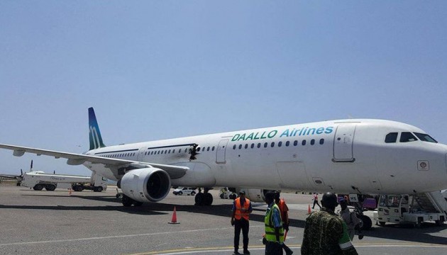 Літак Daallo Airlines екстрено сів у Сомалі через вибух на борту
