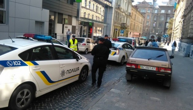«Самоврядна» реєстрація авто: їздити можна, але до першого поліцейського «Самоврядна» реєстрація авто: їздити можна, але до першого поліцейського
