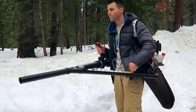 Американський інженер створив кулемет, який стріляє сніжками