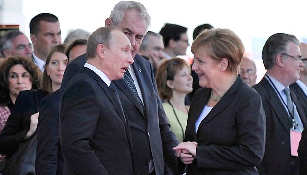 Україна - головна тема зустрічі Меркель і Путіна на G20