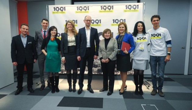 Яценюк відкрив перший ІТ-інкубатор в Україні 