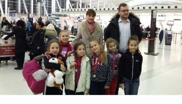 Діаспора у Канаді допомогла маленьким українським гімнасткам повернутися додому