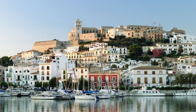 На курортах Іспанії майже не залишилося вільних місць 
