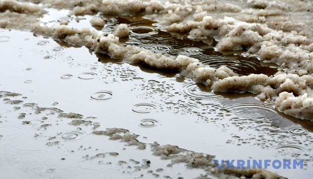 Українцям обіцяють у четвер до 7° тепла та сніг із дощем