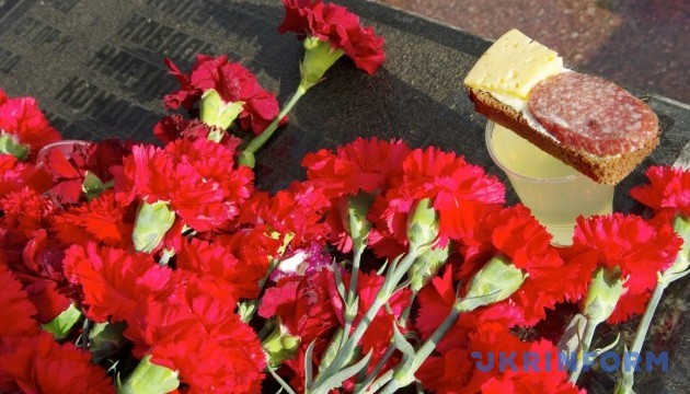 乌克兰首座反恐行动烈士纪念碑揭幕