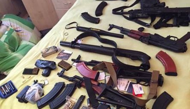 На Вінниччині чоловік налагодив виробництво зброї у гаражі