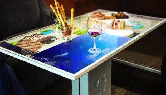 У Києві та Львові відкривають кафе з інтерактивними столами 